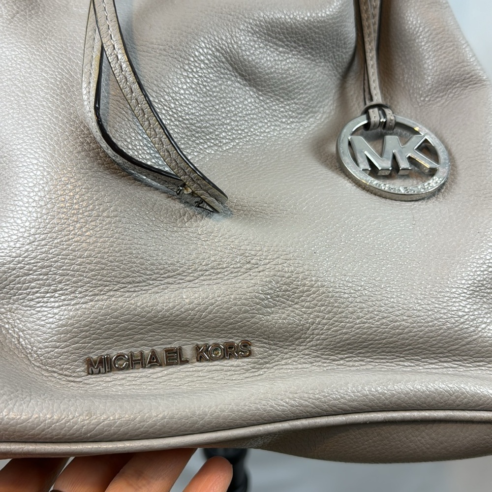 Michael Kors Gray Leather Bucket Bag Drawstring Shoulder‎ Bag Purse - Picture 3 of 16